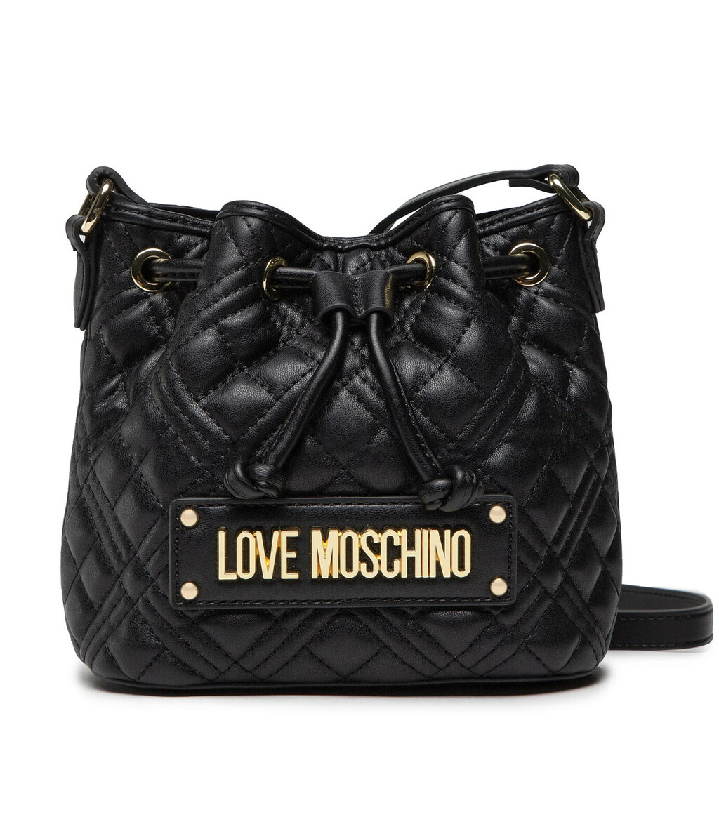 Zagrebačka street stylerica nosi torbu brenda Love Moschino