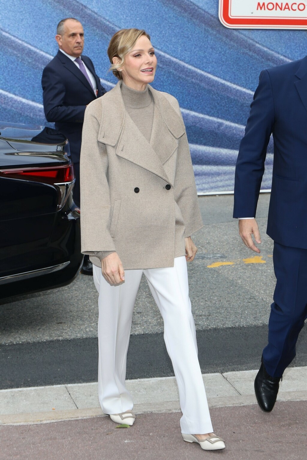 Princeza Charlene u bijelim hlačama