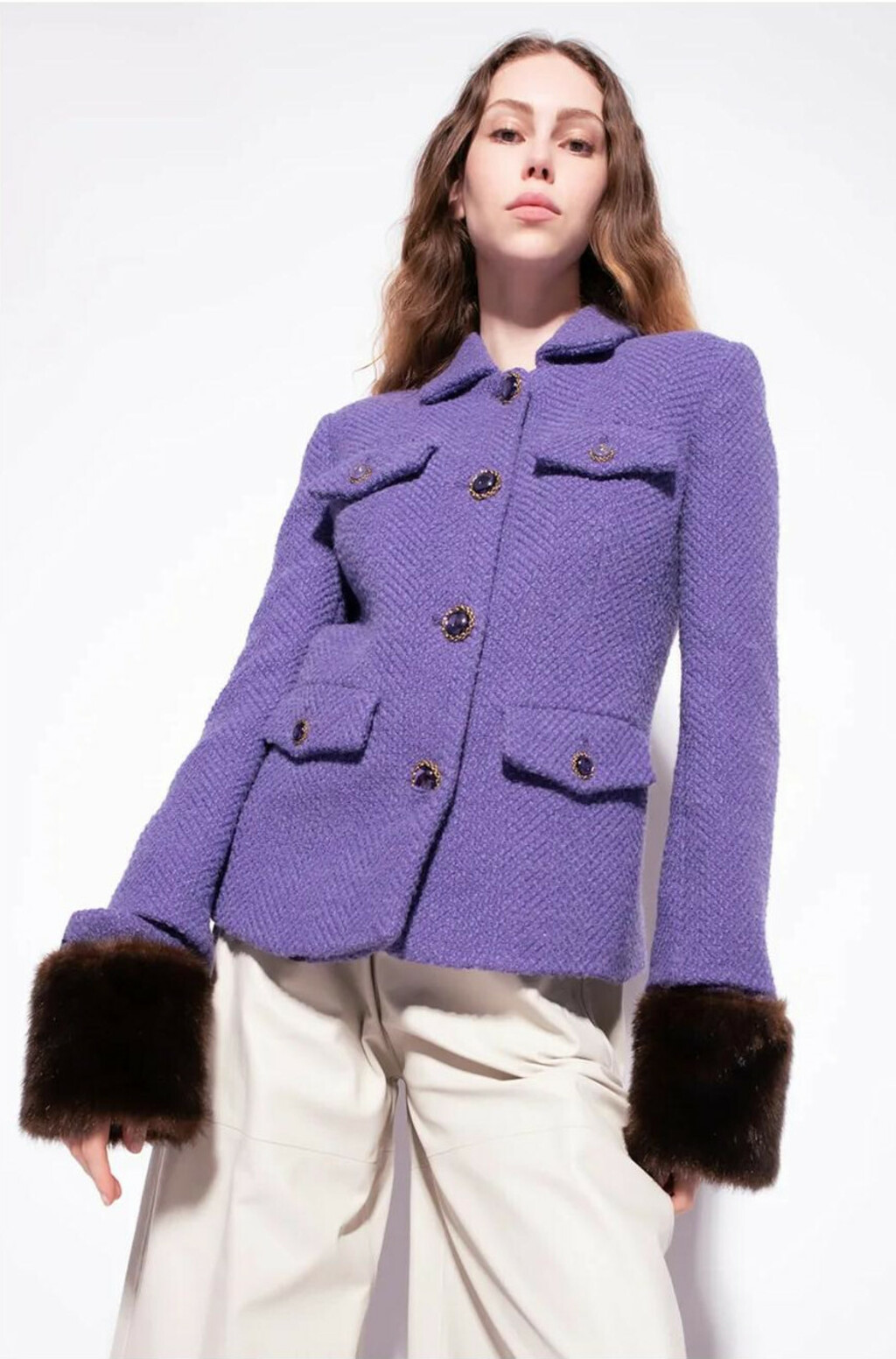 Olja Vori nosi blejzer s krznom brenda Pinko