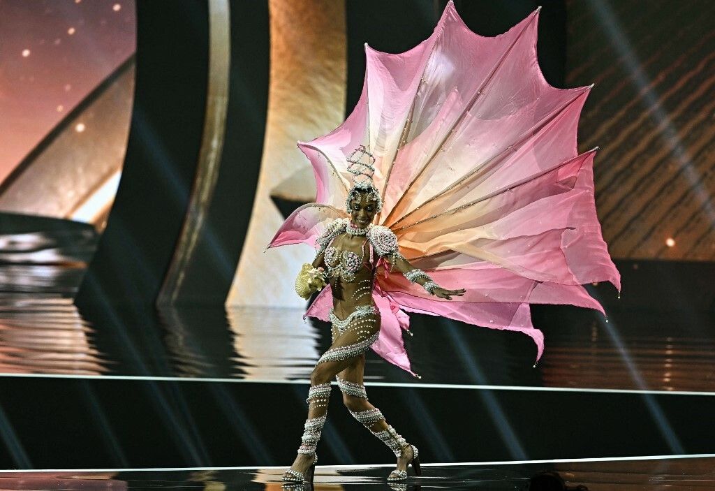 Miss Gvadalupa, Ophely Mezino