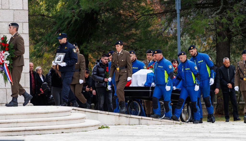 Sprovod policajca Željka Perišića