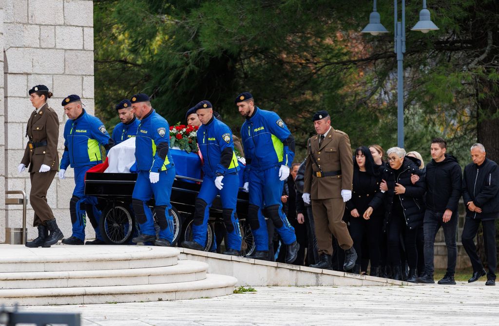 Sprovod policajca Željka Perišića