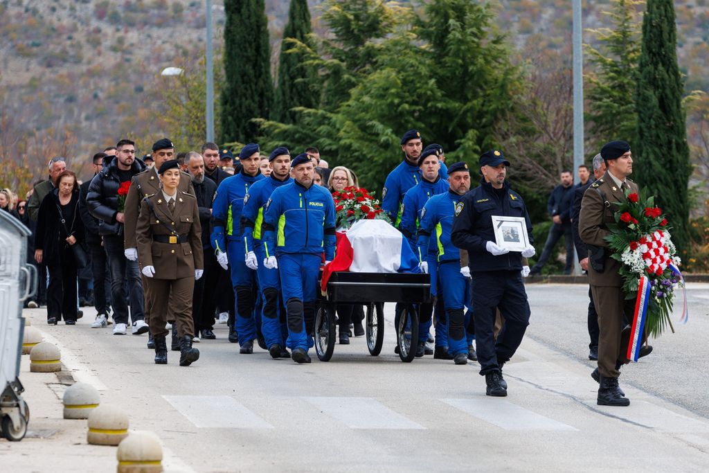Sprovod policajca Željka Perišića