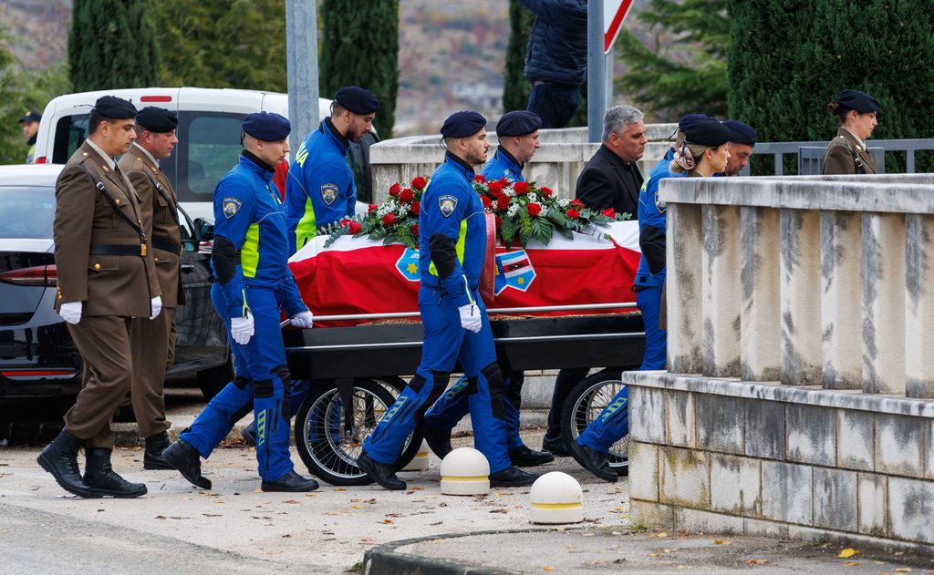 Sprovod policajca Željka Perišića