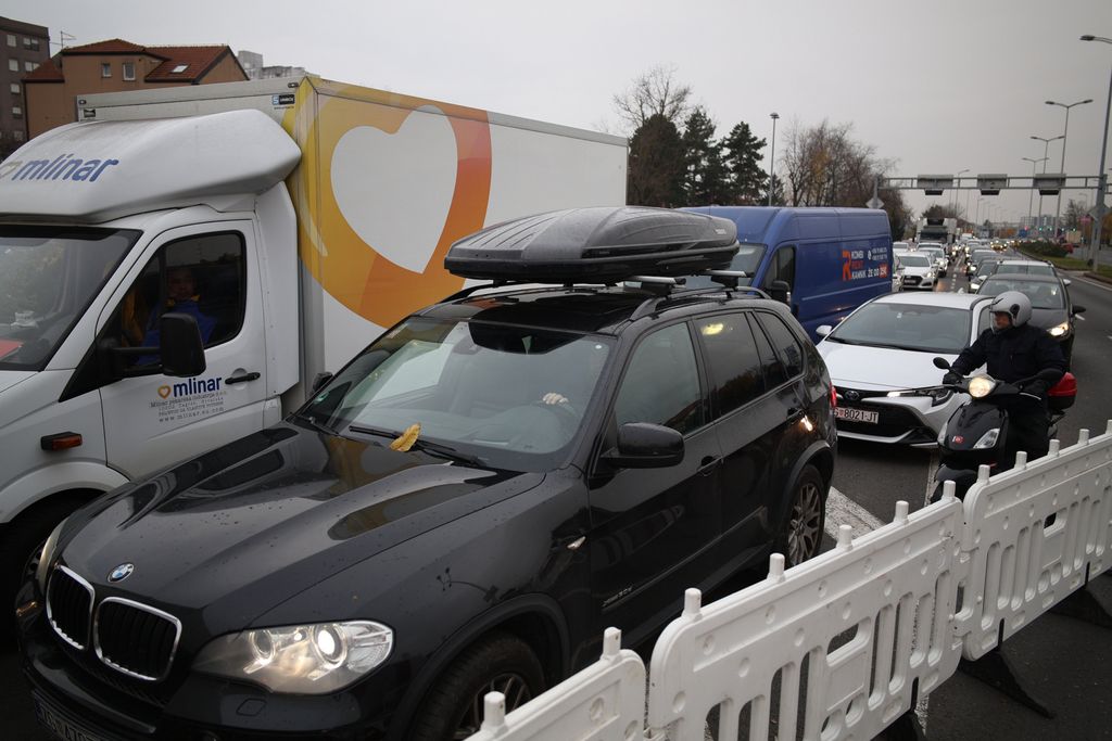 Gužva u Zagrebu na križanju Selske i Zagrebačke avenije - 11