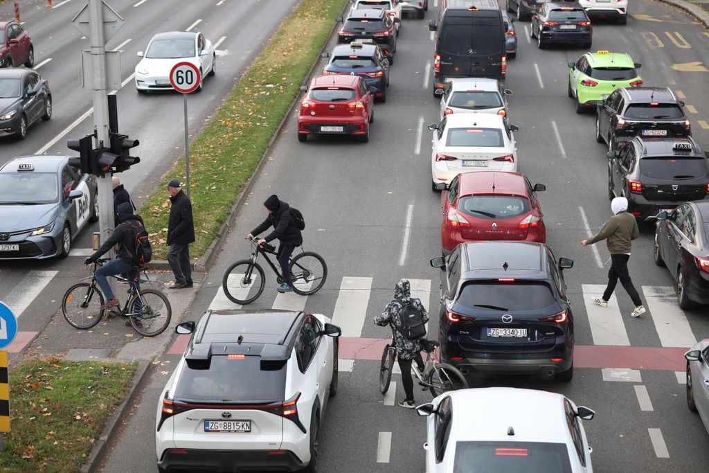 Gužva u Zagrebu na križanju Selske i Zagrebačke avenije - 11