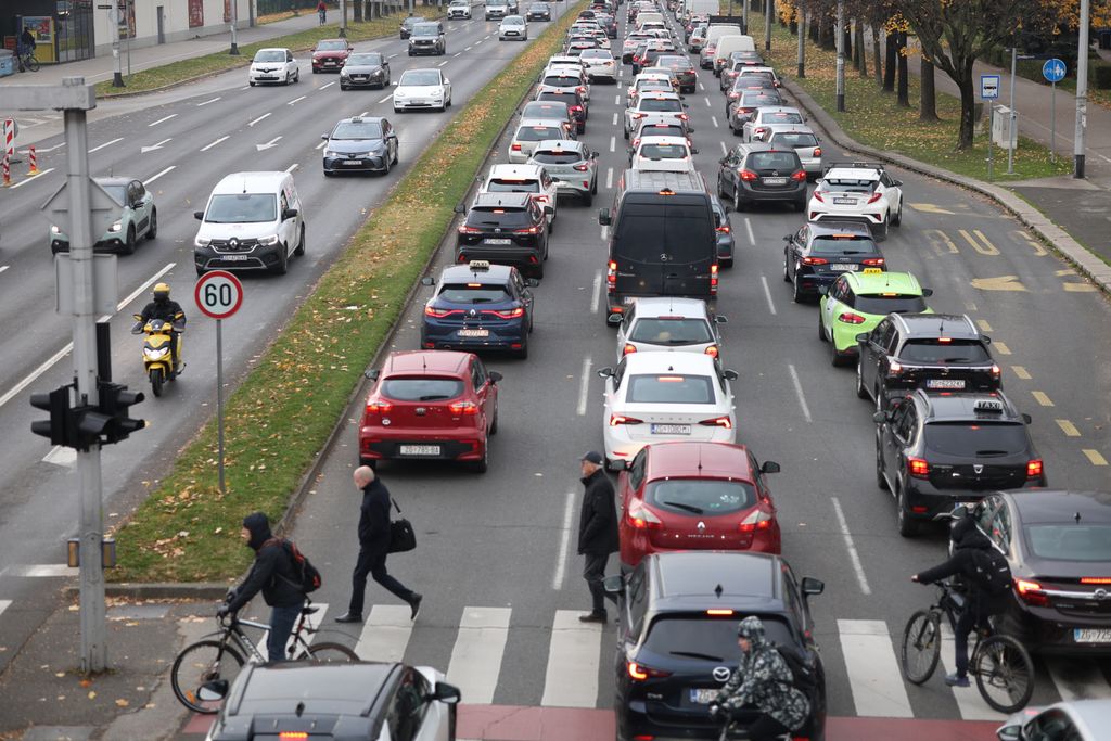 Gužva u Zagrebu na križanju Selske i Zagrebačke avenije - 11