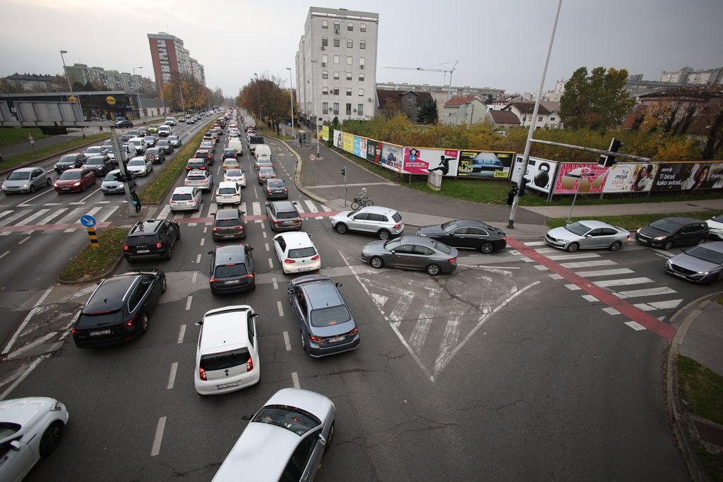 Gužva u Zagrebu na križanju Selske i Zagrebačke avenije - 11