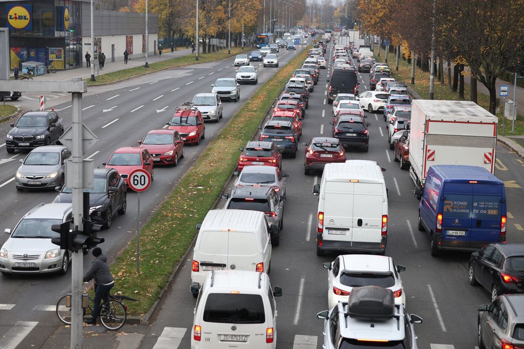 Gužva u Zagrebu na križanju Selske i Zagrebačke avenije - 11