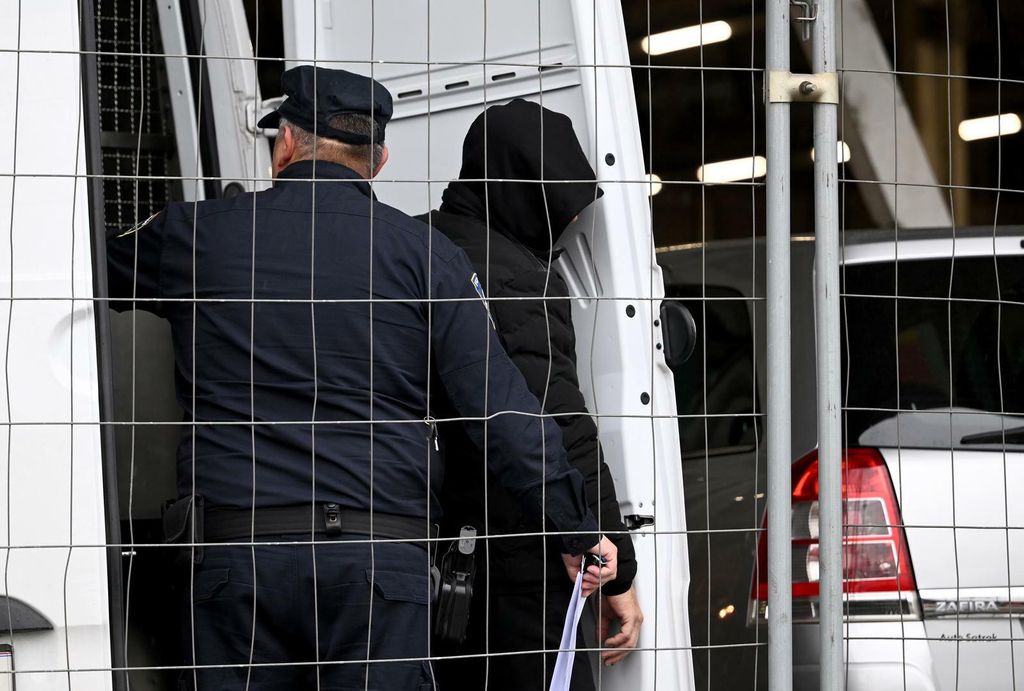 Privođenje uhićenih povezanih sa slučajem bolnice u Jankomiru - 1