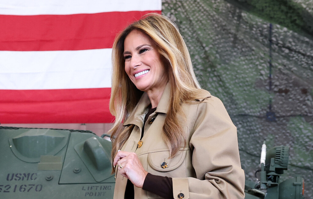 Melania Trump u kožnatim hlačama i gležnjačama od brušene kože - 3