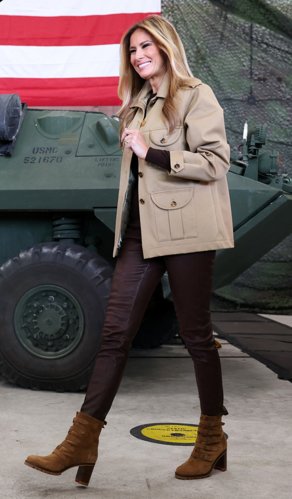 Melania Trump u kožnatim hlačama i gležnjačama od brušene kože