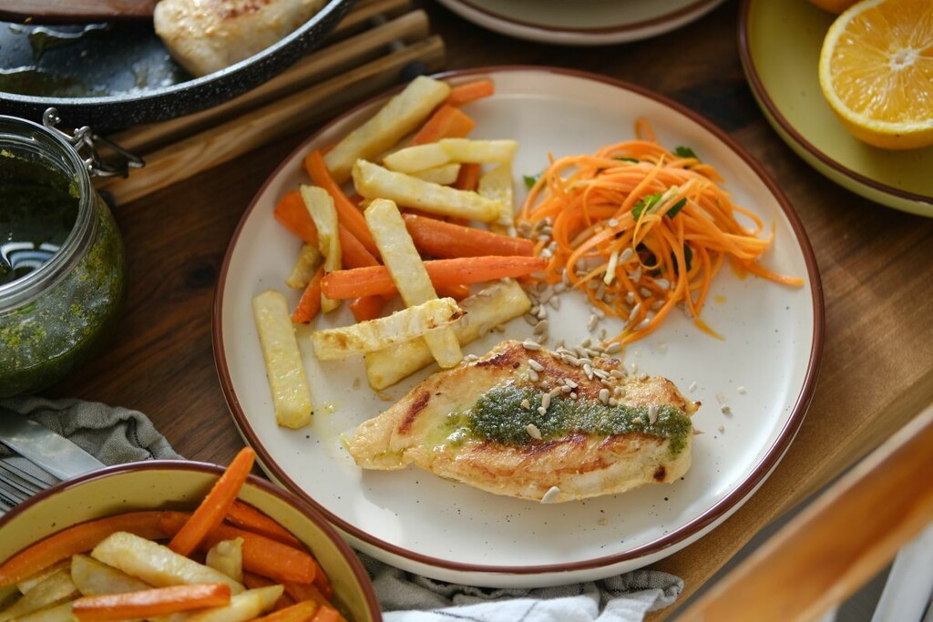 Špela Ankele je osmislila šareni tanjur s namirnicama iznenađenja