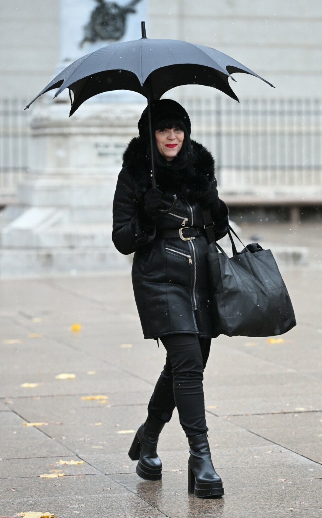 Mirela Holy s kišobranom na zagrebačkoj špici 2025. - 3