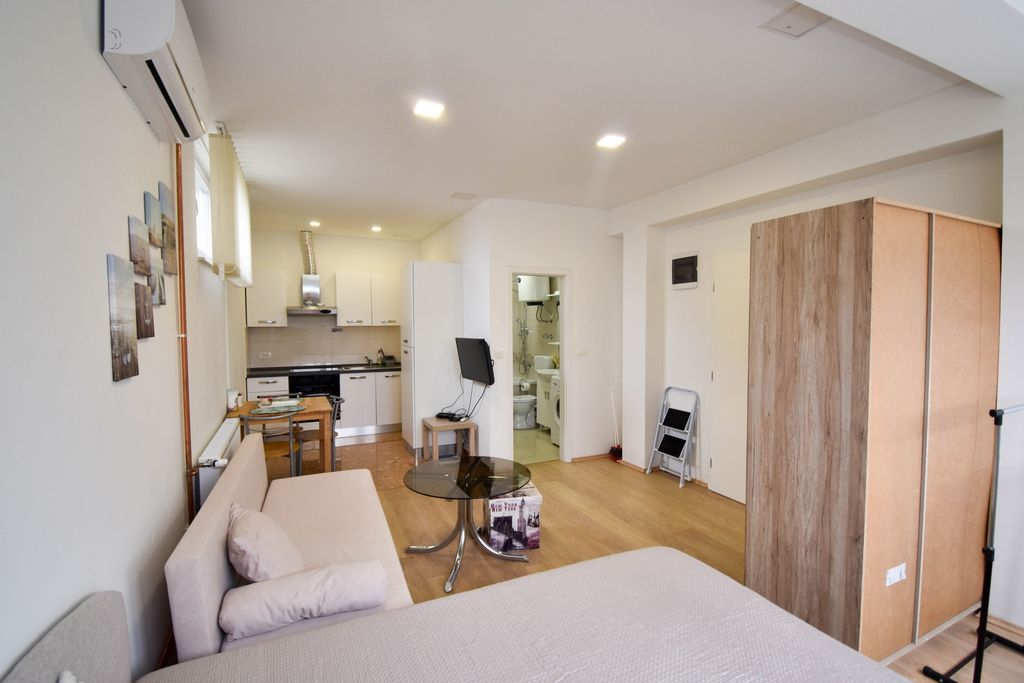 Stan za najam u Donjem Gradu