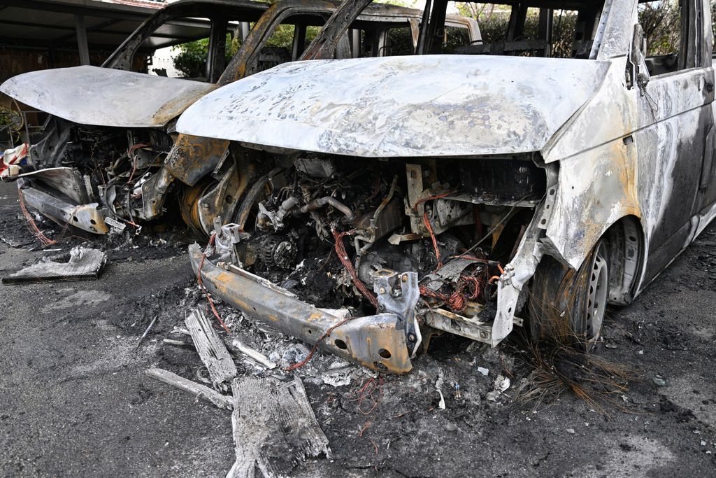 Izgorjeli kombiji u Dubravi