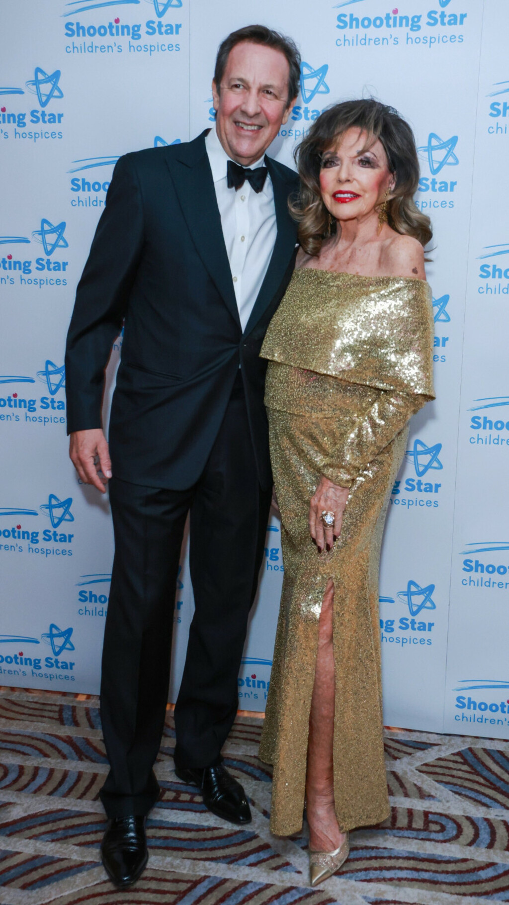 Joan Collins u zlatnoj haljini - 3