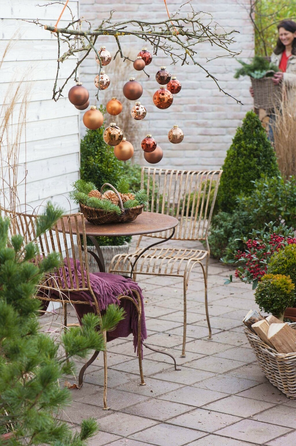 Ukrašavanje doma za Božić smeđim detaljima