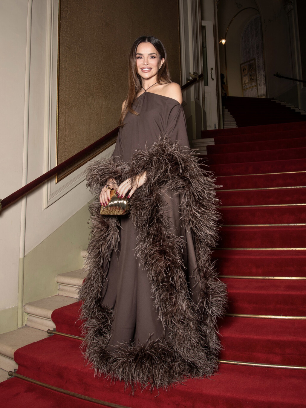 Severina nosi haljinu brenda Taller Marmo i torbicu brenda Simkhai