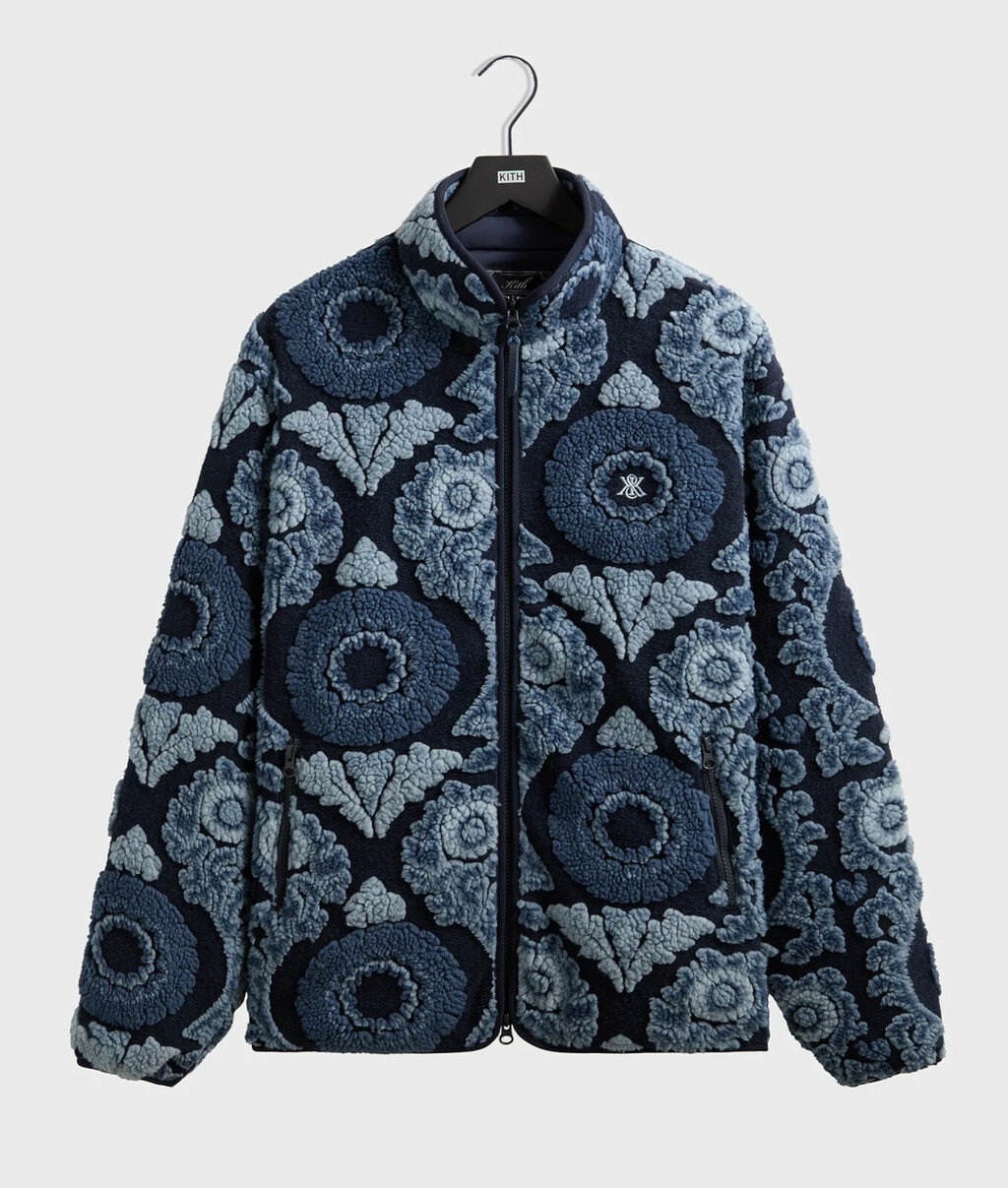 Ella Dvornik nosi jaknu brenda Kith