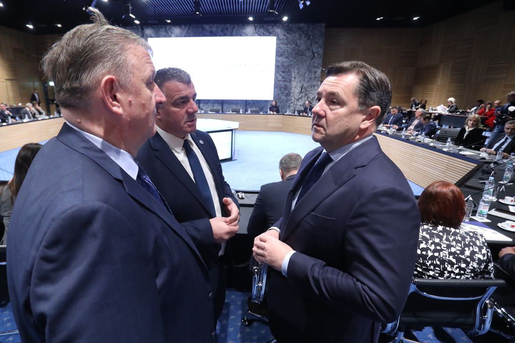 Andrija Mikulić - 6