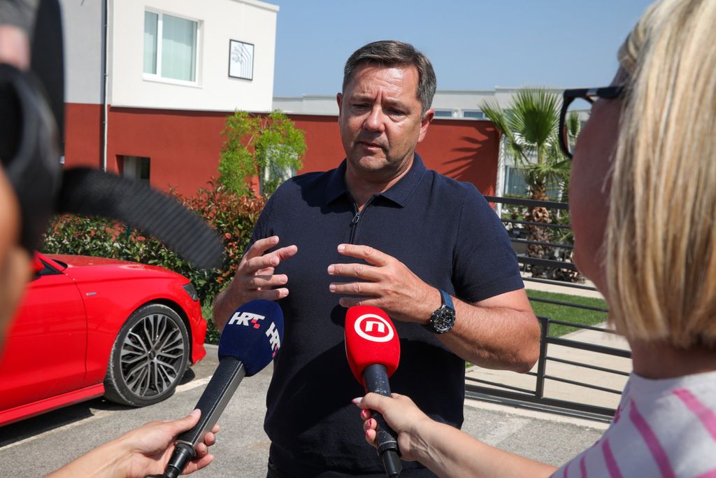 Andrija Mikulić - 6