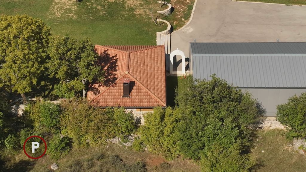 Marko Perković Thompson u rodnim Čavoglavama ima dva ilegalna objekta