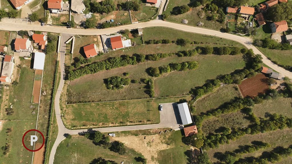 Marko Perković Thompson u rodnim Čavoglavama ima dva ilegalna objekta