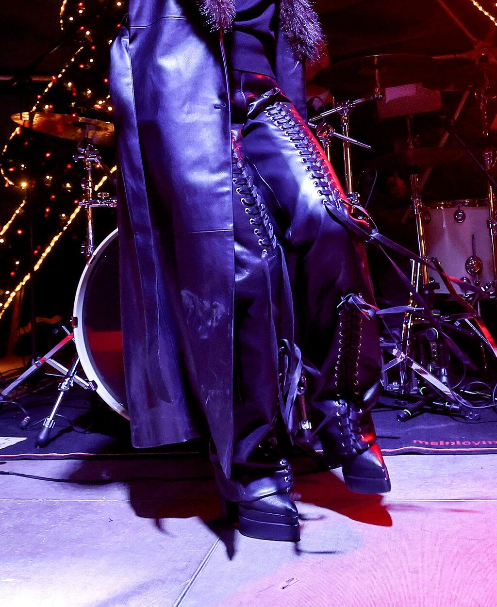 Pjevačica je nosila kožne hlače s vezanjem