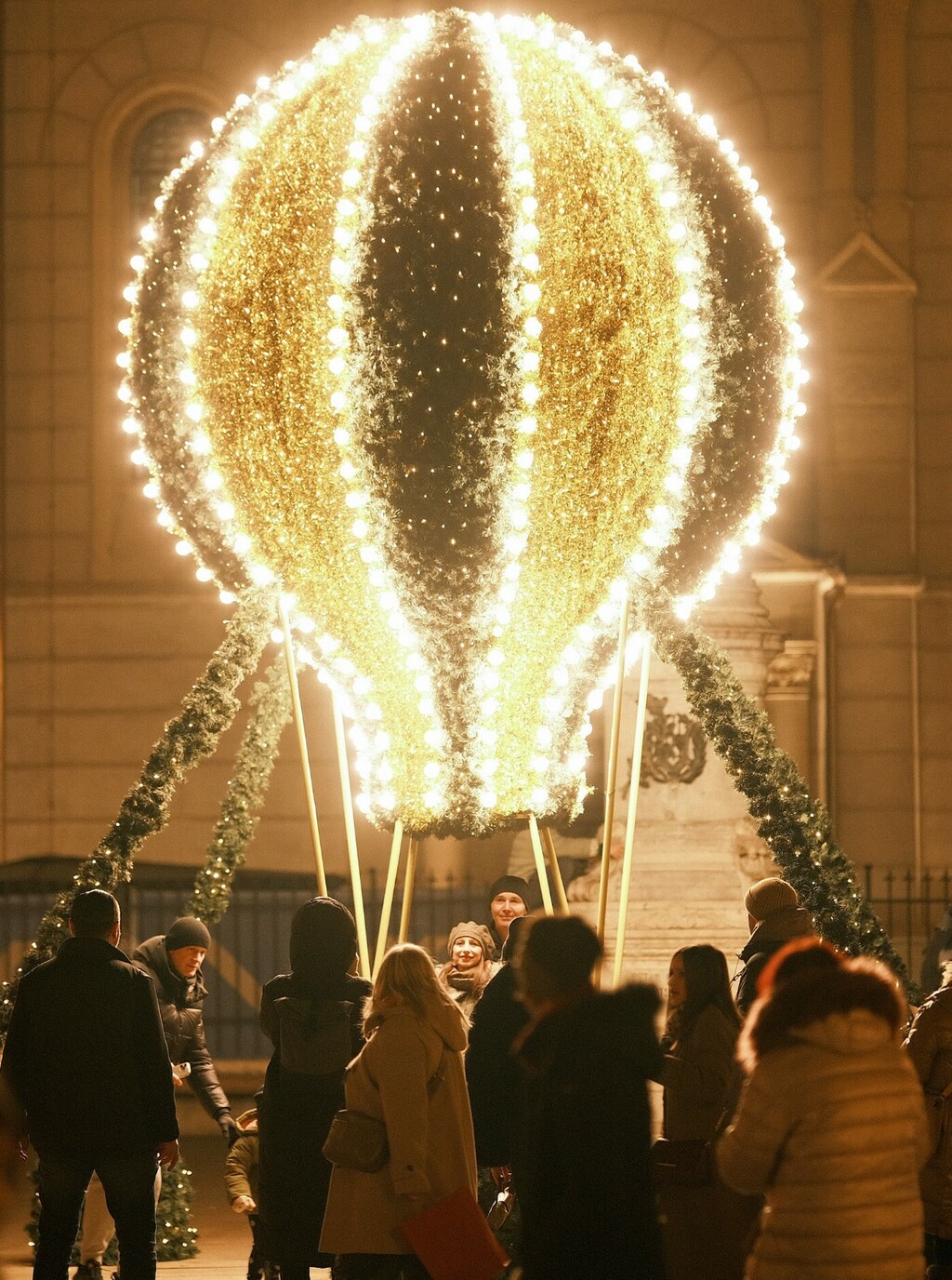 Božićni balon na Cvjetnom trgu u Zagrebu