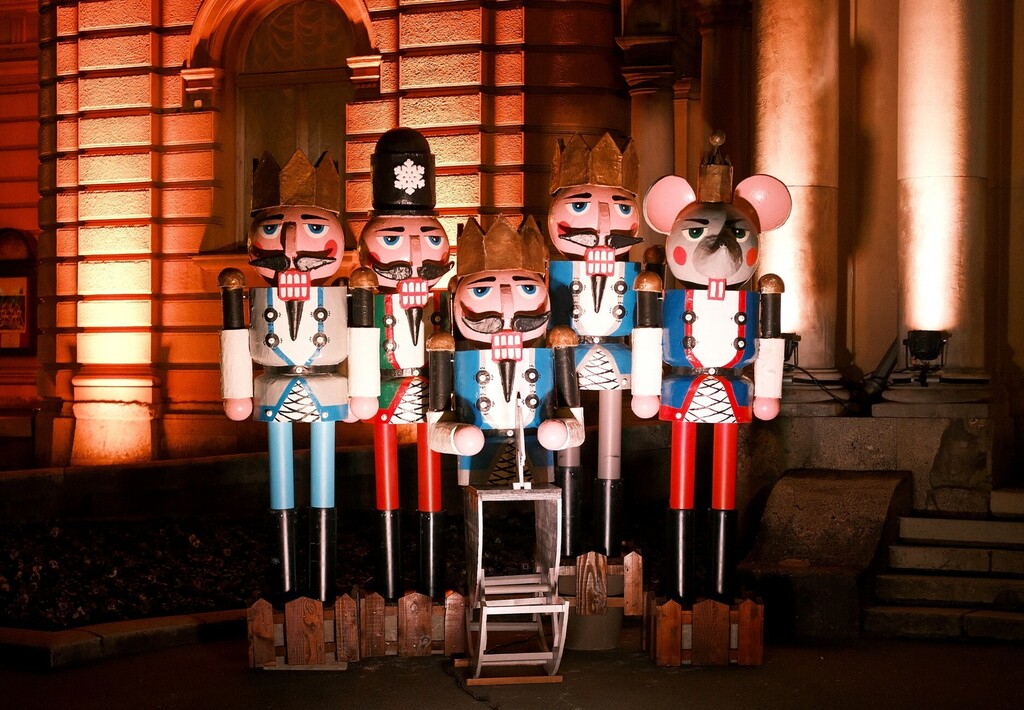 Orašari ispred zagrebačkog HNK u slopu Adventa