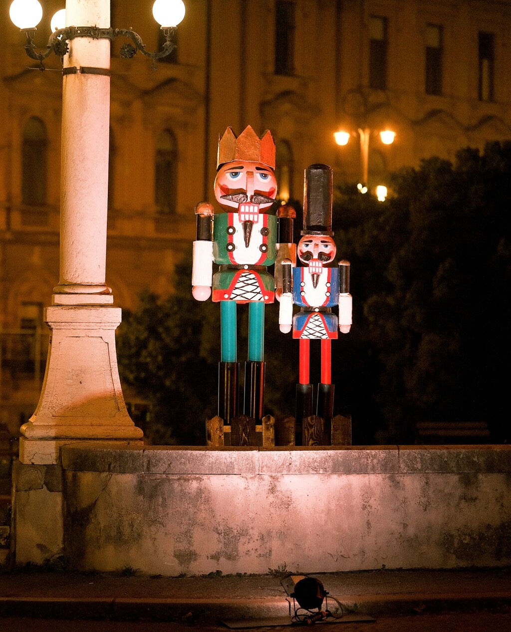 Orašari ispred zagrebačkog HNK u slopu Adventa