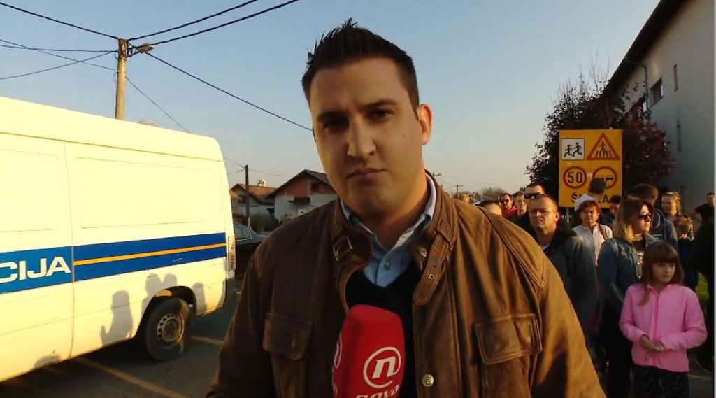 Domagoj Mikić uživo iz Turnja o prosvjedu zbog smrti desetogodišnjeg dječaka (Foto: Dnevnik.hr) - 1