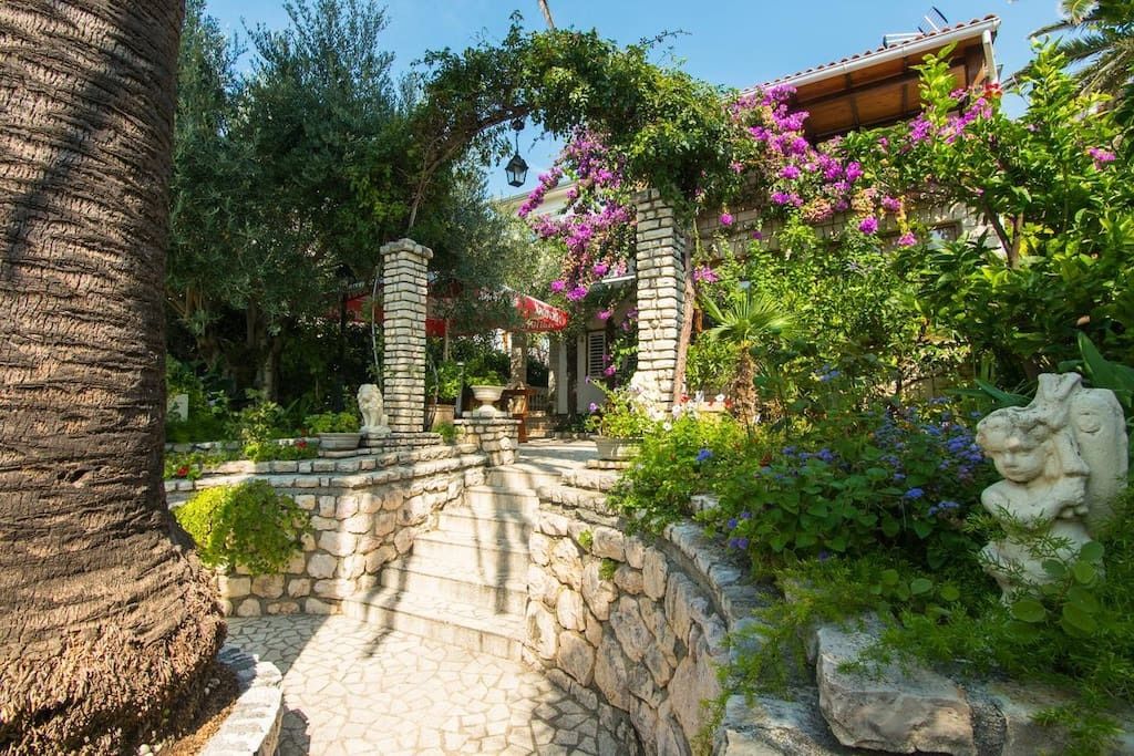 Najljepši vrtovi i terase na Rabu preko Airbnb-a - 3