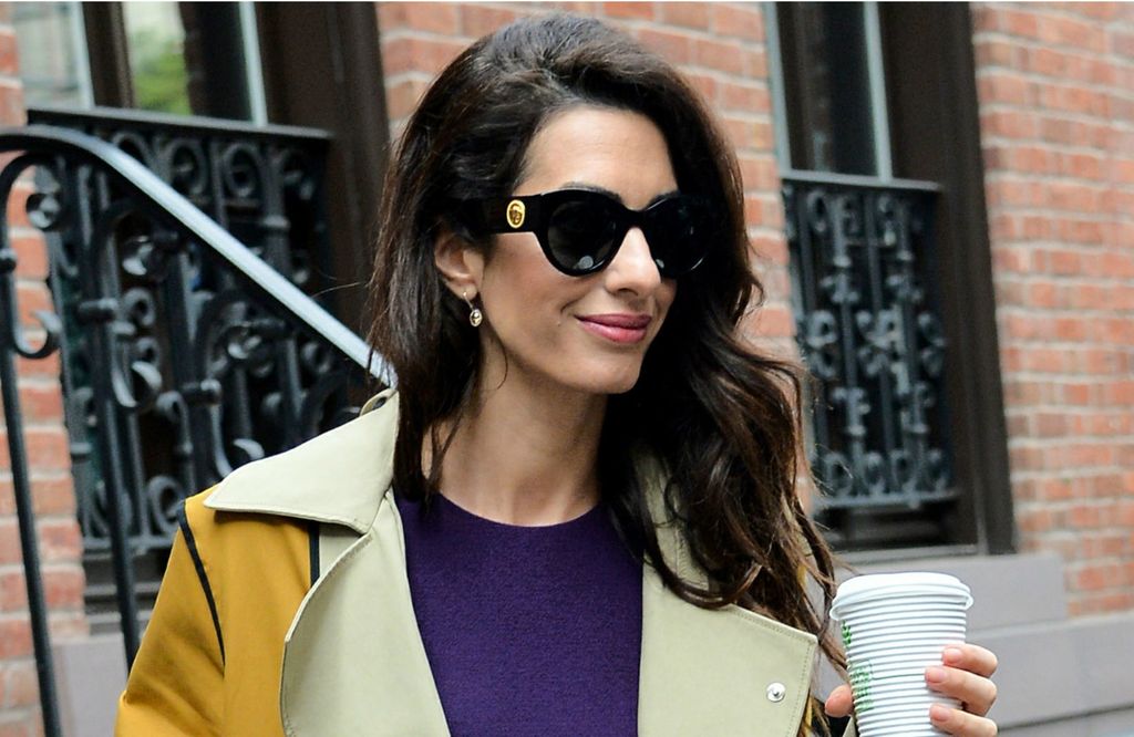 Amal Clooney u žutom kaputu - 2