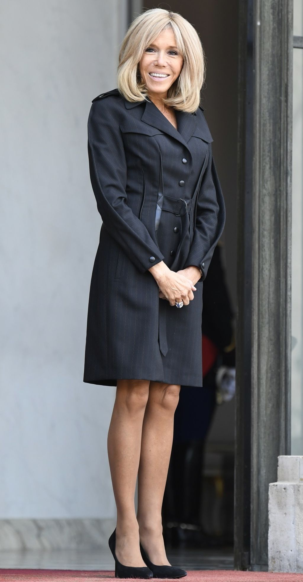 Brigitte Macron u kaputu-haljini - 1