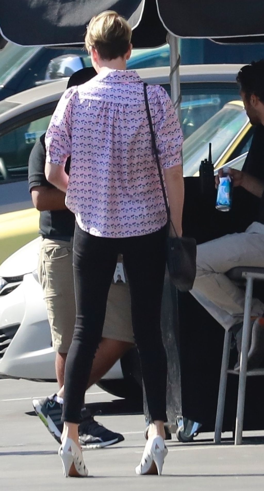 Charlize Theron u štiklama koje bi mnoge žene samo zaobišle u trgovini