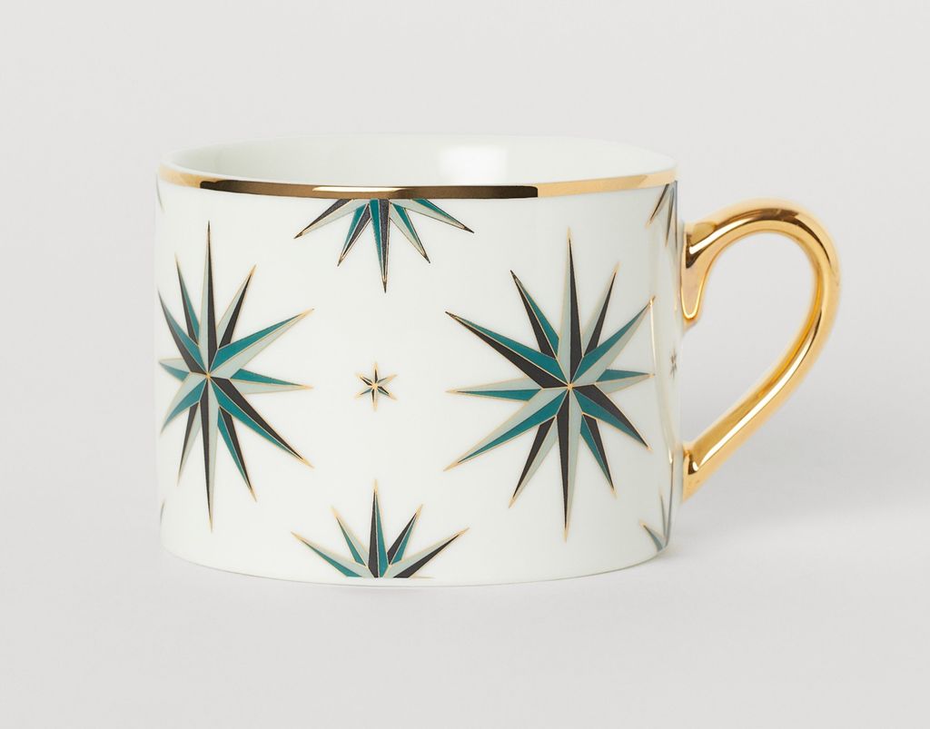 Šalice ukrašene zvijezdama u božićnom stilu iz trgovine H&M Home - 2