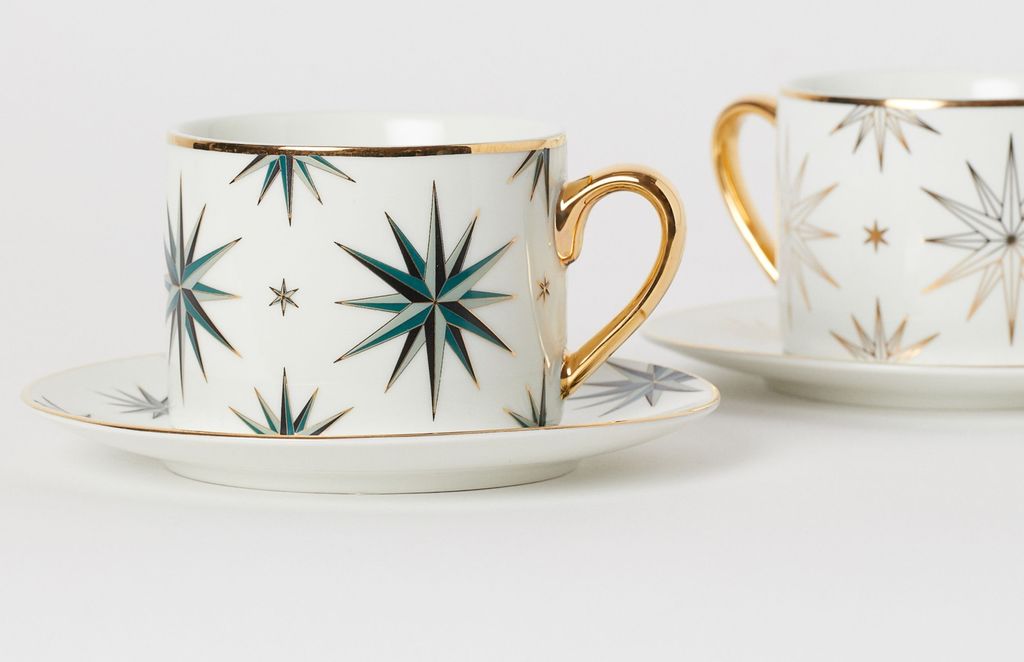 Šalice ukrašene zvijezdama u božićnom stilu iz trgovine H&M Home - 4