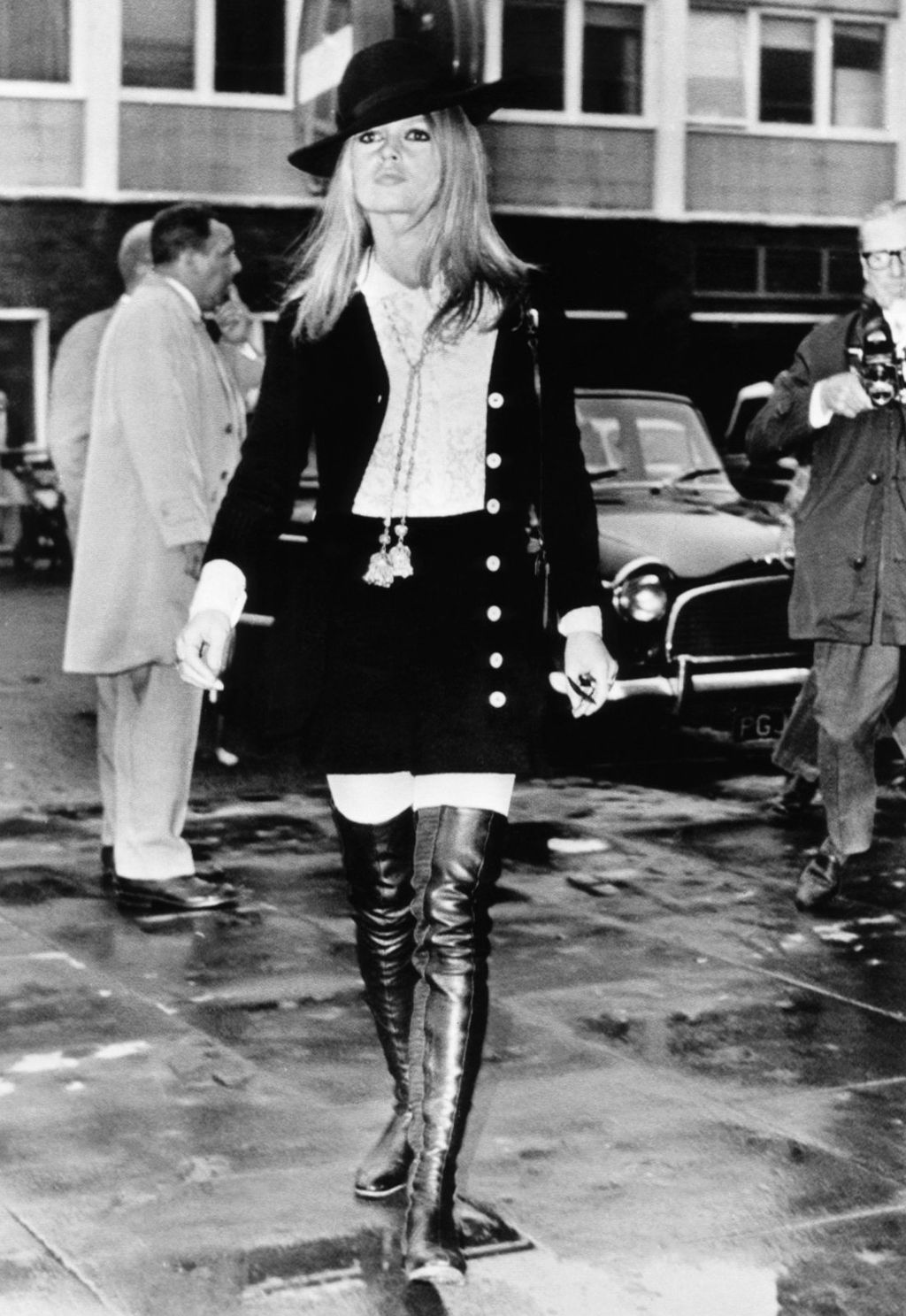 Brigitte Bardot u visokim čizmama 1968. godine
