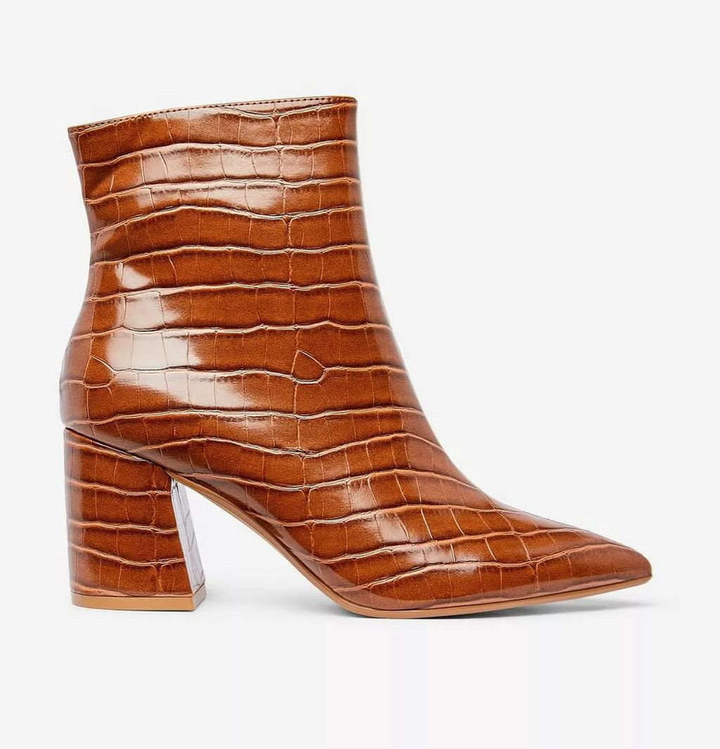 Dorothy Perkins, 300 kuna