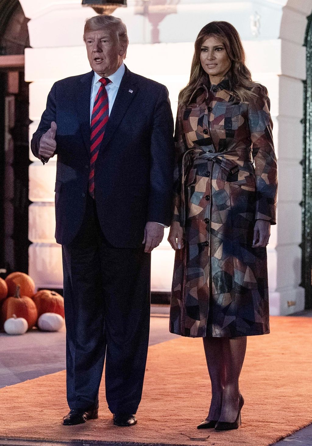 Melania Trump u kožnatom kaputu s patchwork uzorkom - 3