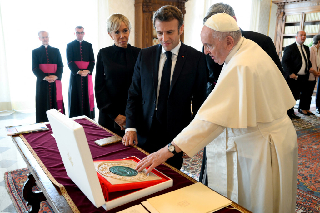 Brigitte i Emmanuel Macron na privatnoj audijenciji kod pape Franje u Vatikanu - 1
