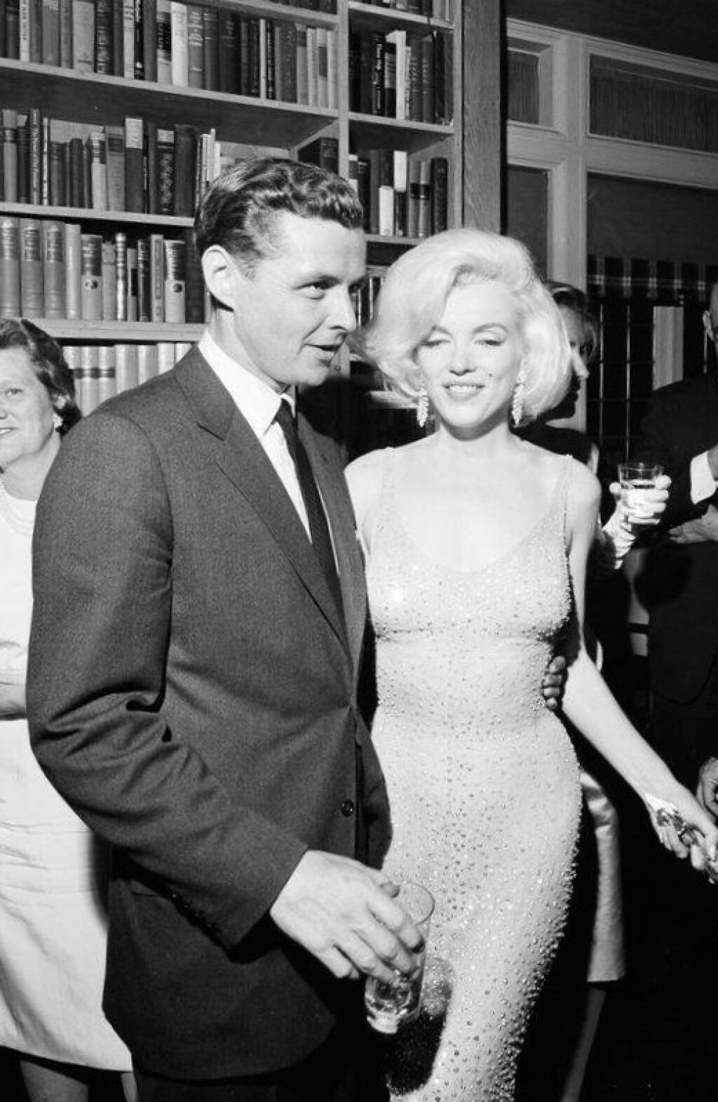 Marilyn Monroe u kultnoj haljini koju je prema skici Boba Mackieja napravio Jean Louis