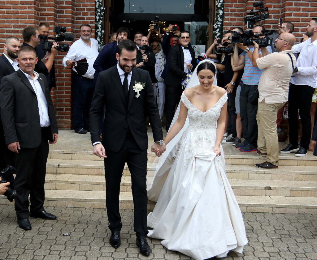 Aleksandra Prijović udala se u vjenčanici dizajnerice Tijane Todorović - 8
