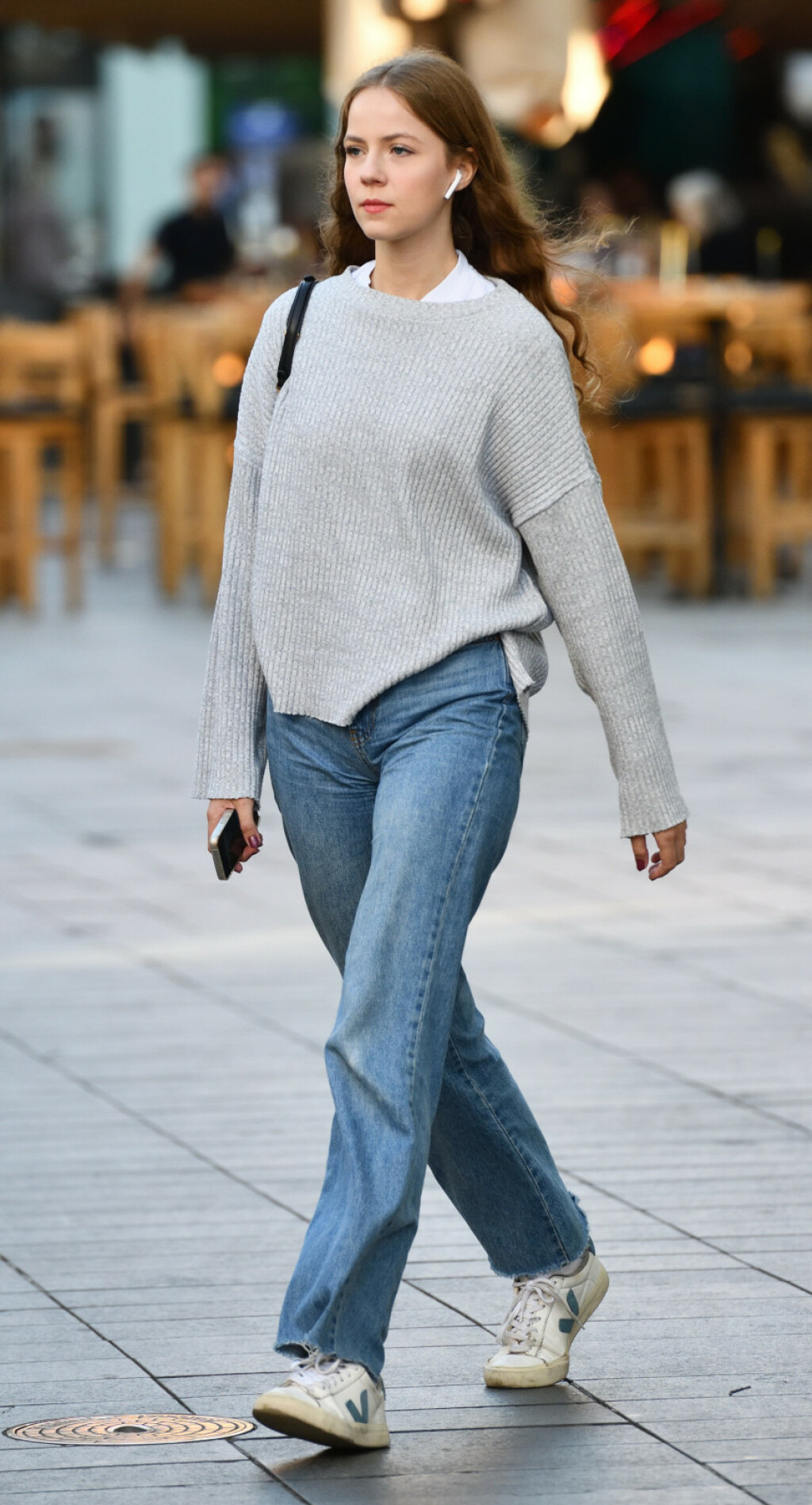 Ulična moda iz centra Zagreba u bijelim tenisicama