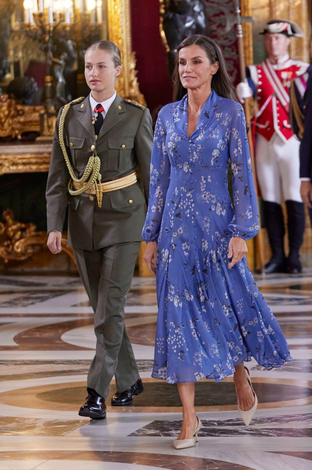 Princeza Leonor i kraljica Letizia na primanju nakon vojne parade