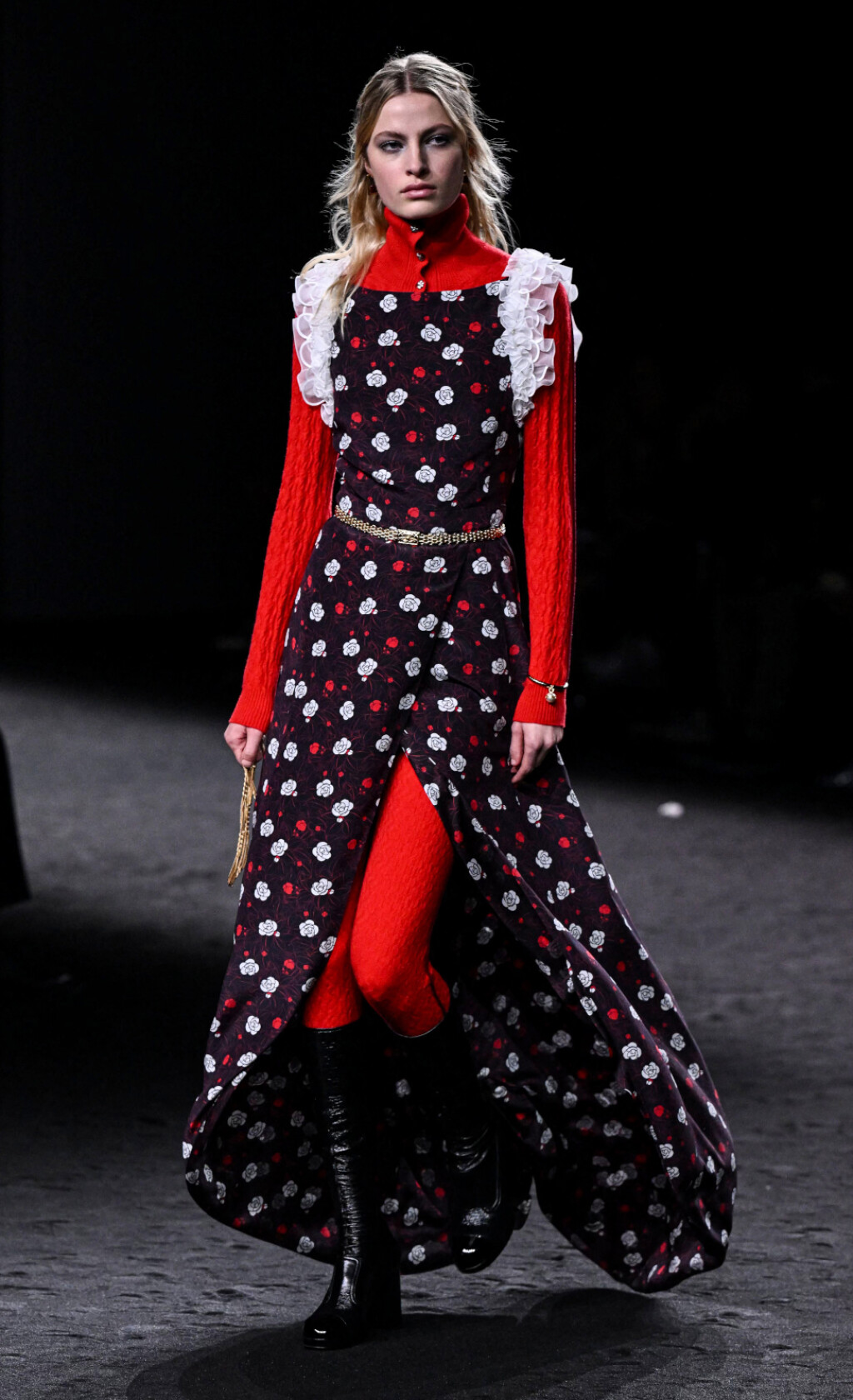 Haljina je prikazana na Chanelovoj modnoj reviji u ožujku