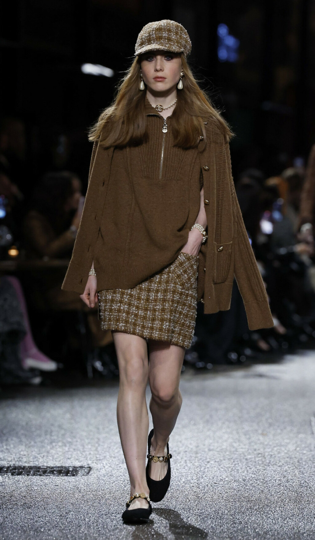 Model na Chanelovoj reviji u cipelama Mary Jane kakve nosi i Adriana Ćaleta-Car