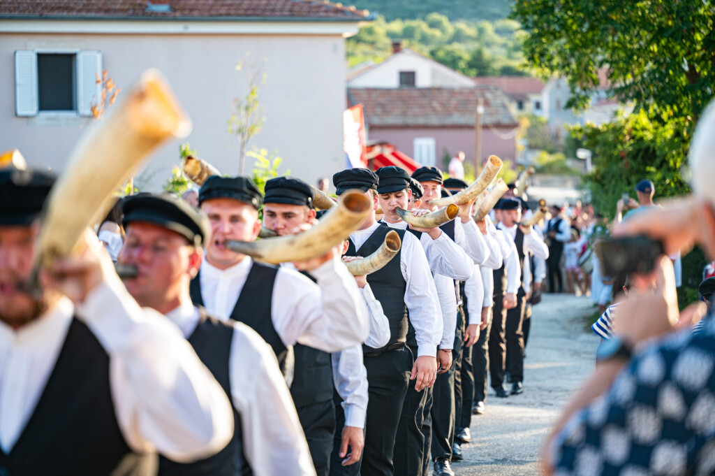 Tovareća mužika u Salima - ono što Dugi otok čini posebnim su ljudi